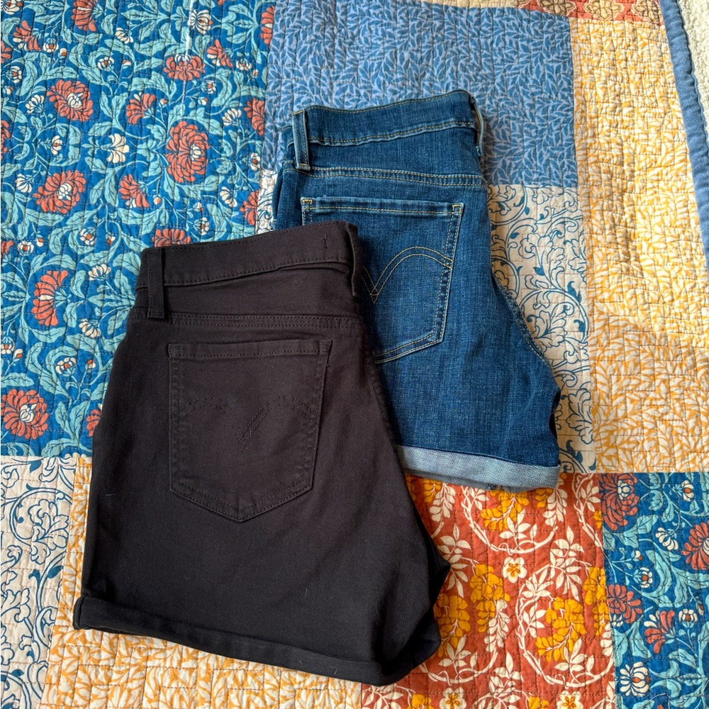 Mid rise Levi’s Jean shorts